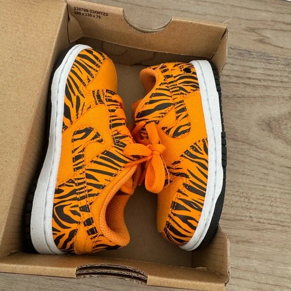 8c Nike dunks orange tiger- rare